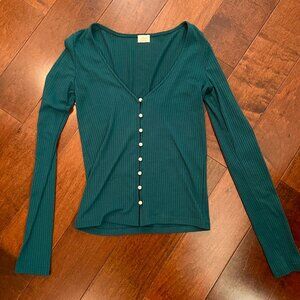 Aritzia Wilfred - Long V-Neck Knit - XXS Emerald Green, Faux Pearl Buttons